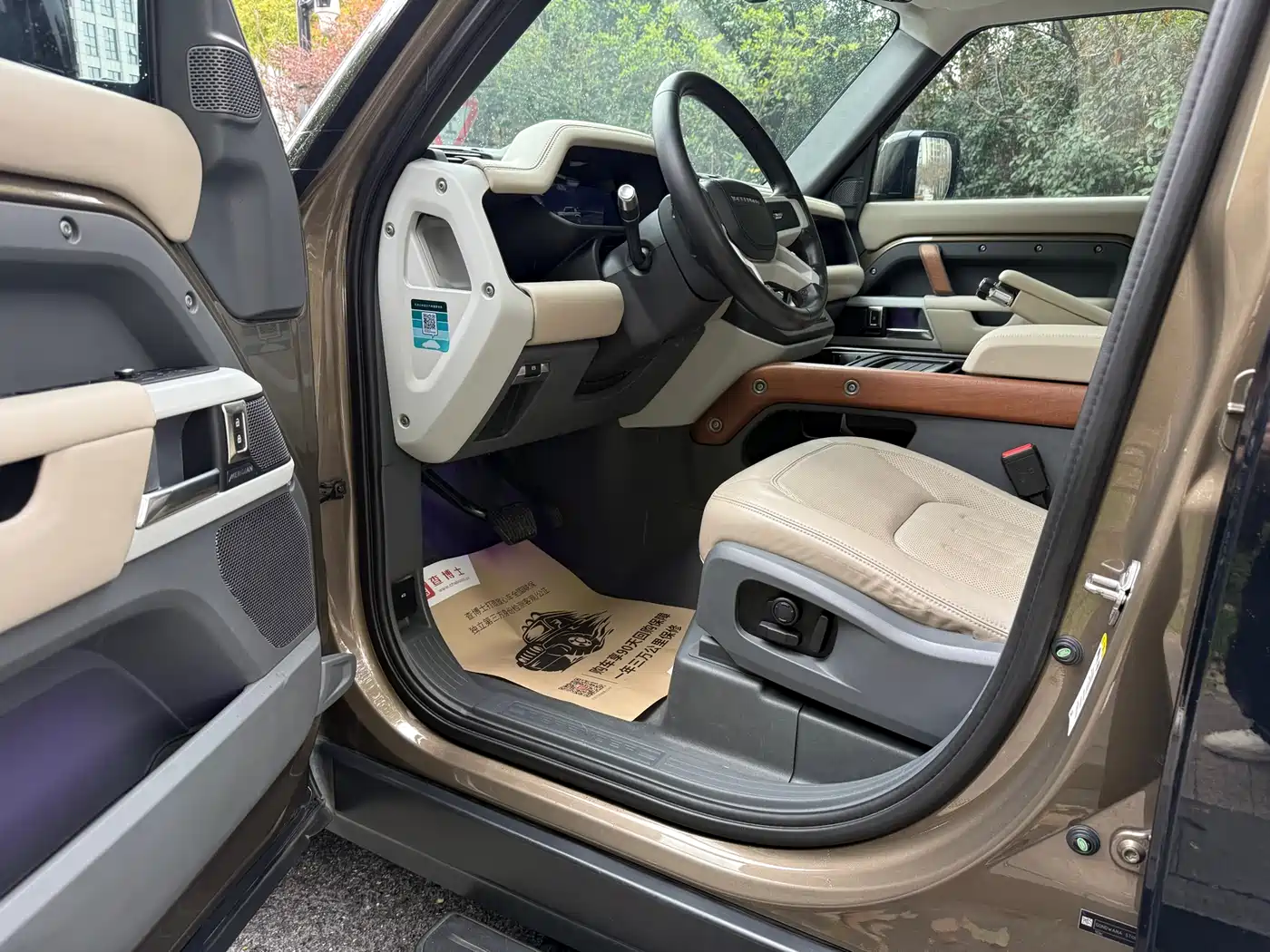 Land Rover Defender 2020 Model 110 P400 HSE фото 5