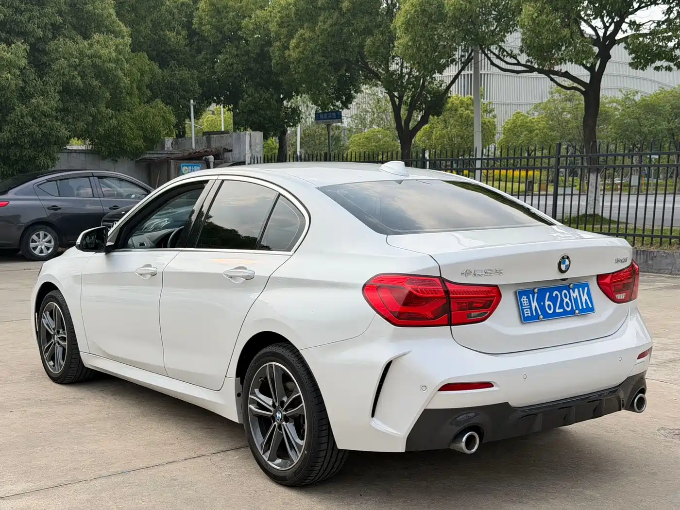 BMW 1 Series 2022 120i M Sport фото 4