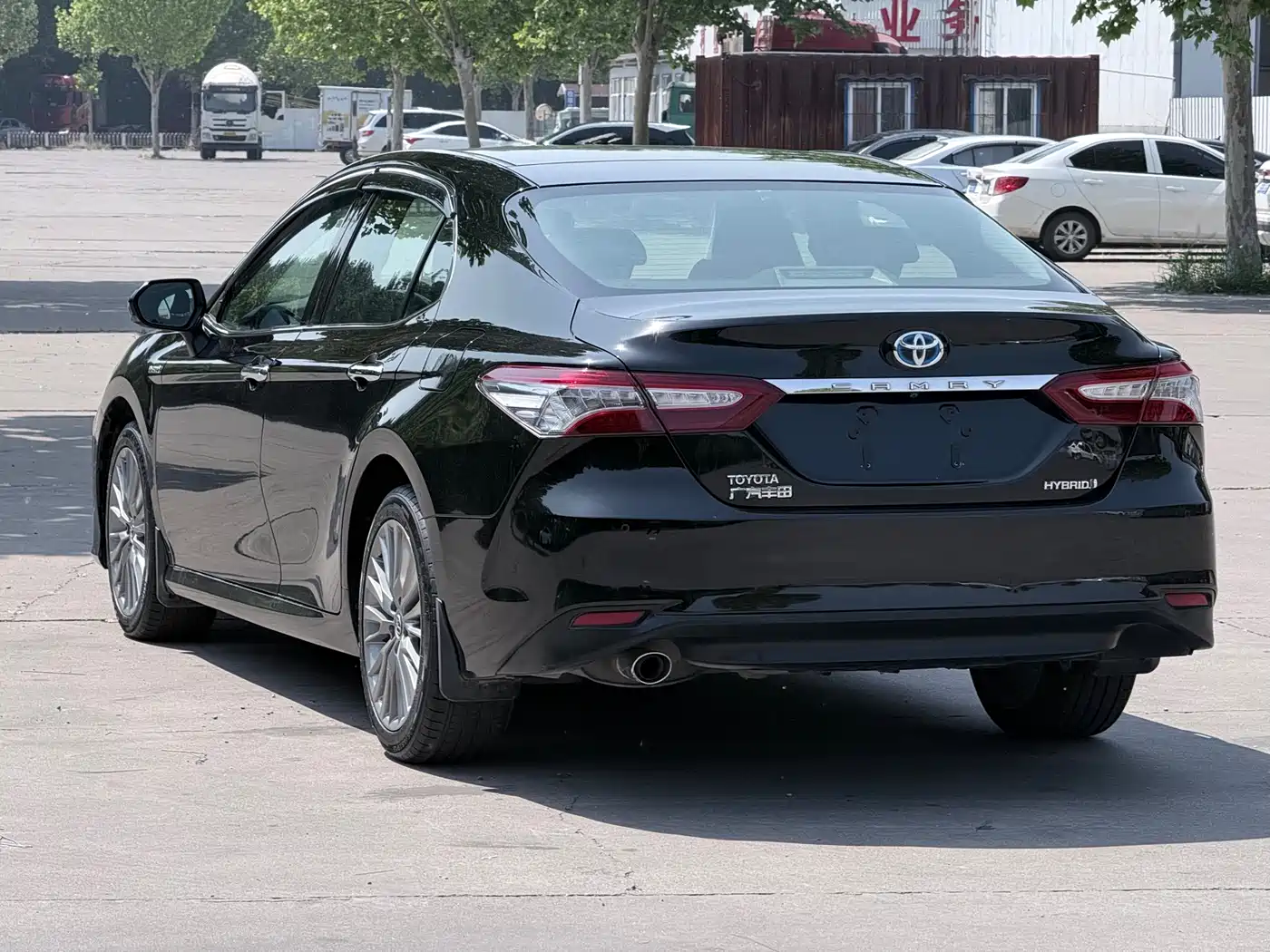 Toyota Camry 2018 Hybrid 2.5HG Luxury Edition фото 6