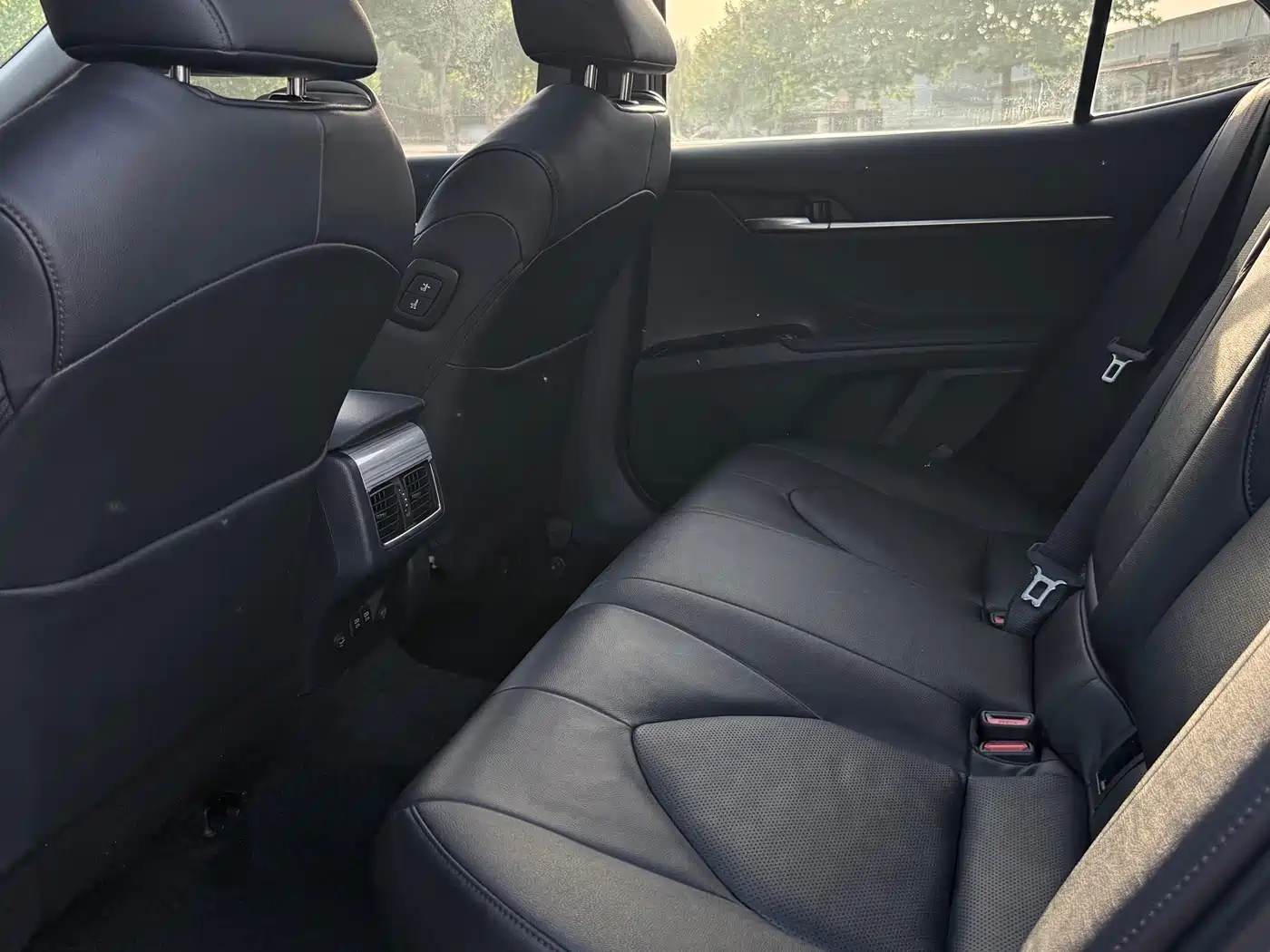 Toyota Camry 2018 Hybrid 2.5HG Luxury Edition фото 11