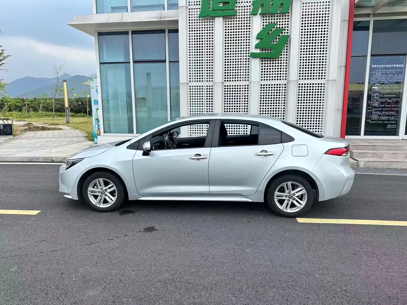 Toyota Levin 2021 185T CVT Luxury Edition фото 5