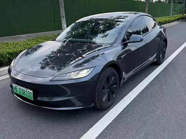 Tesla Model 3 2025