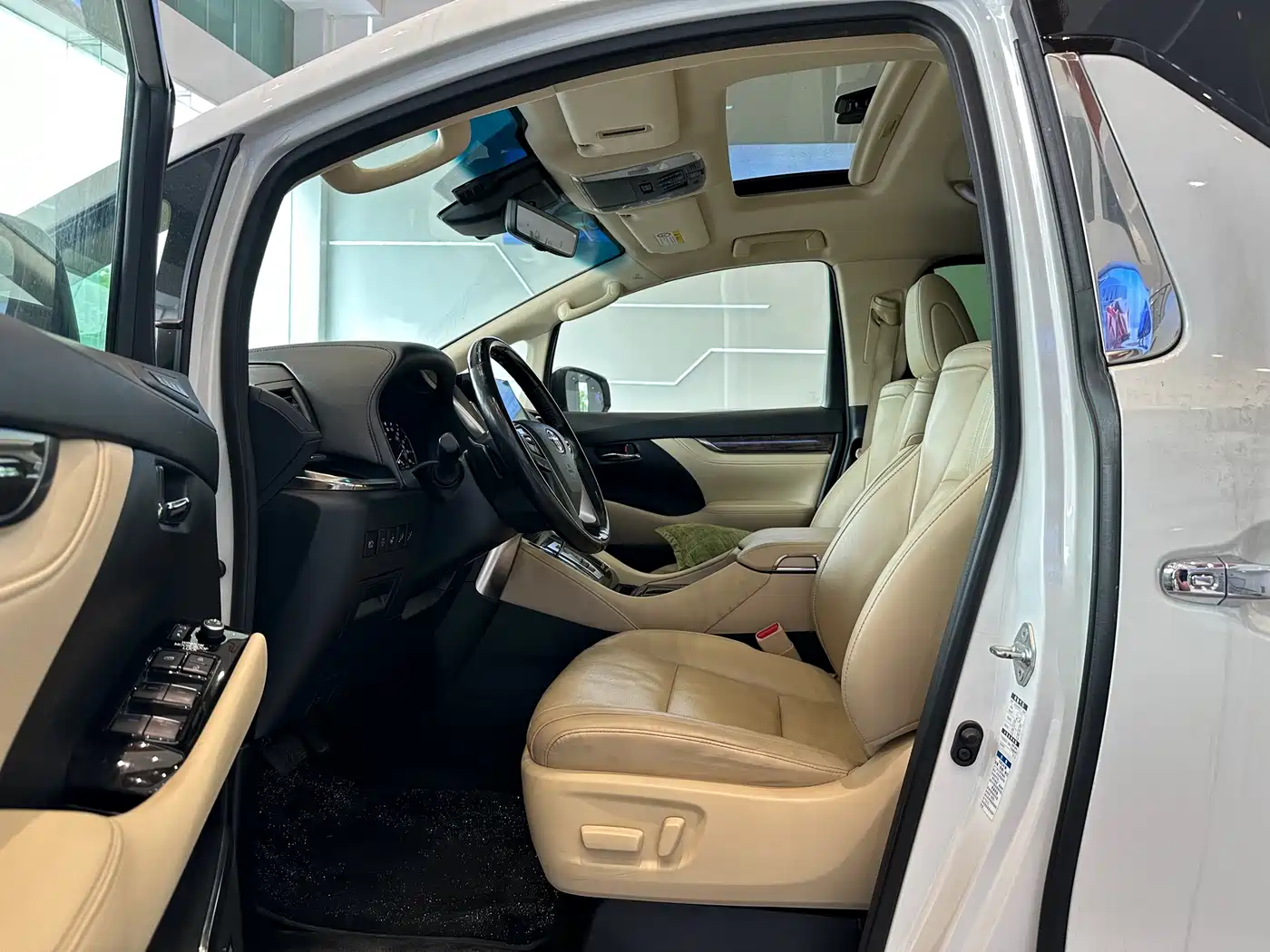 Toyota Vellfire 2021 Crown Hybrid 2.5L HV Premium Edition фото 7