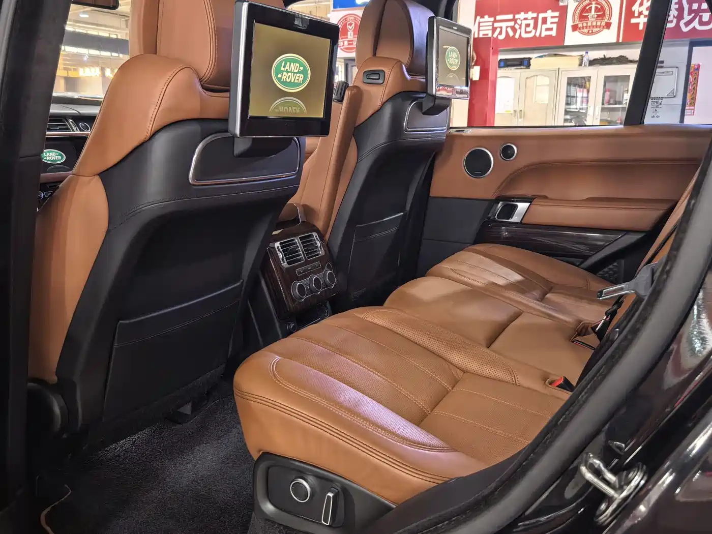 Land Rover Range Rover 2015 3.0 TDV6 Vogue фото 6