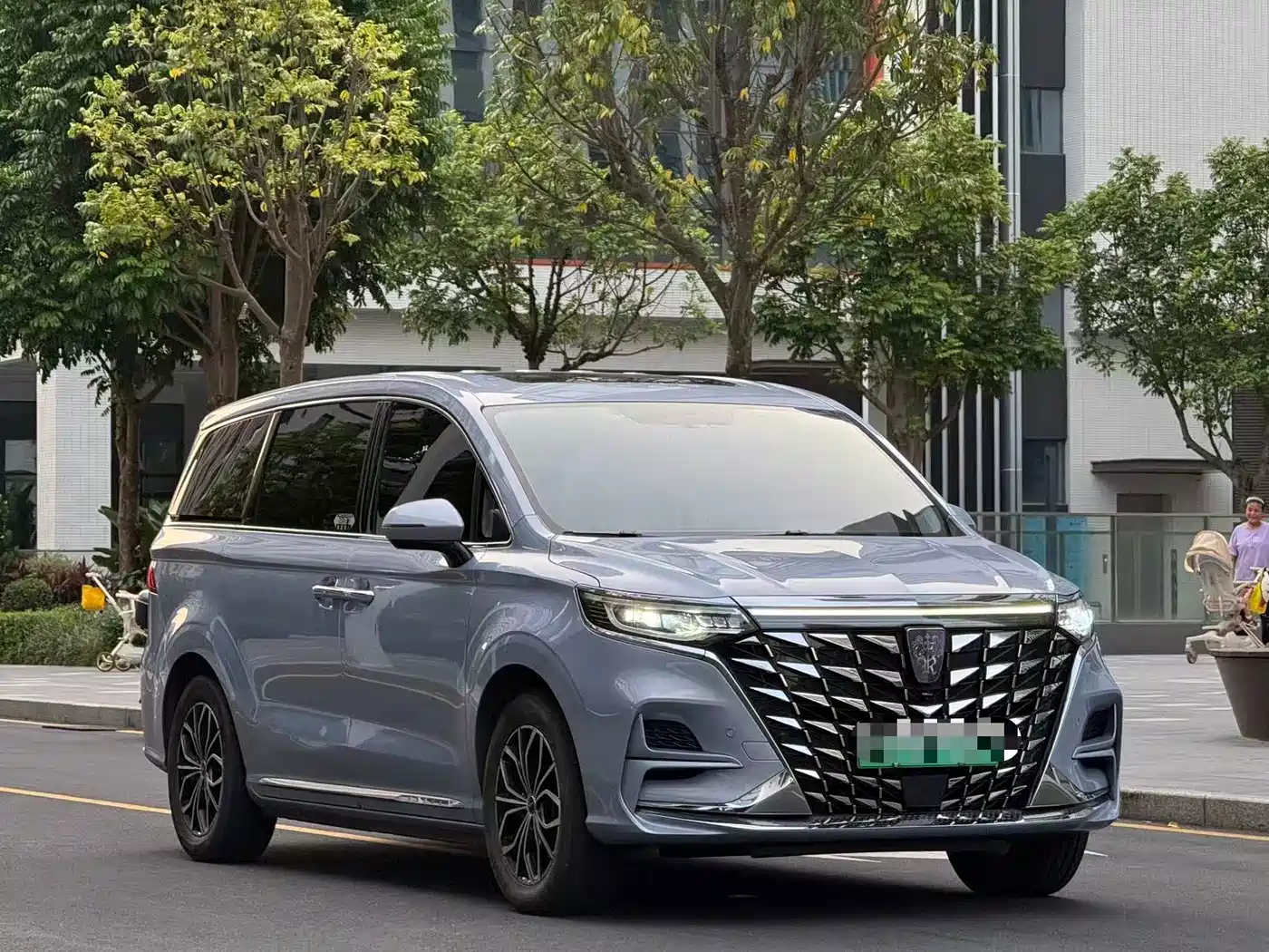 Roewe iMAX8 EV 2023 2022 Gold Edition
