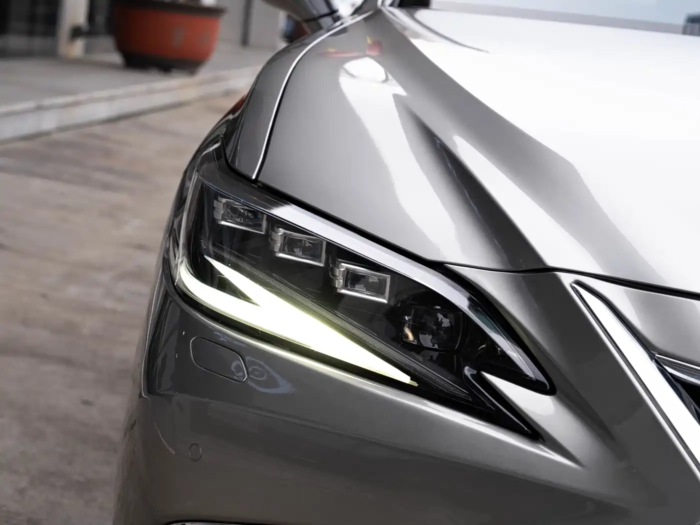 Lexus ES 2022 300h Ultimate Edition фото 6