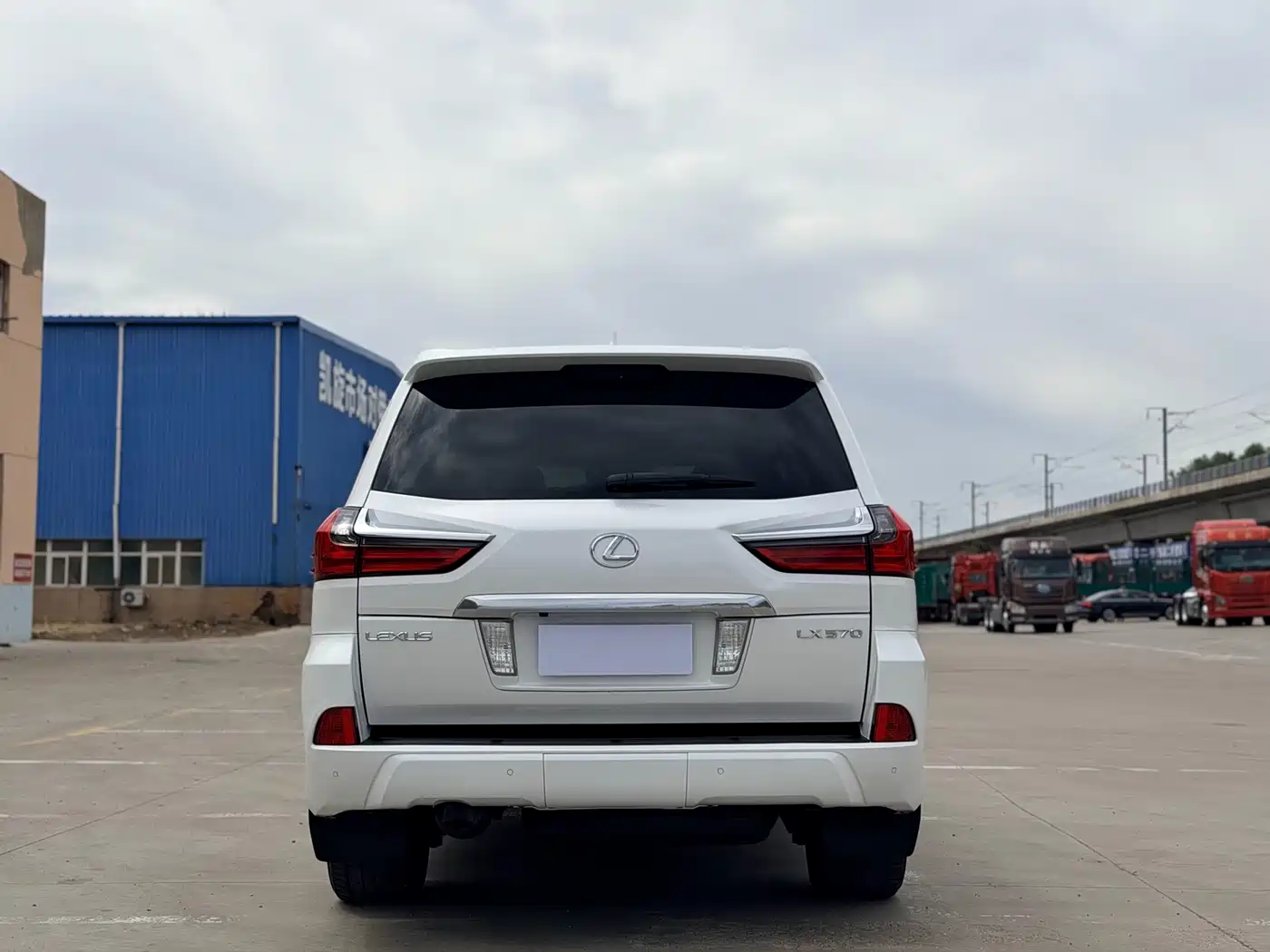 Lexus LX 2016 570 Dynamic Luxury Edition фото 14