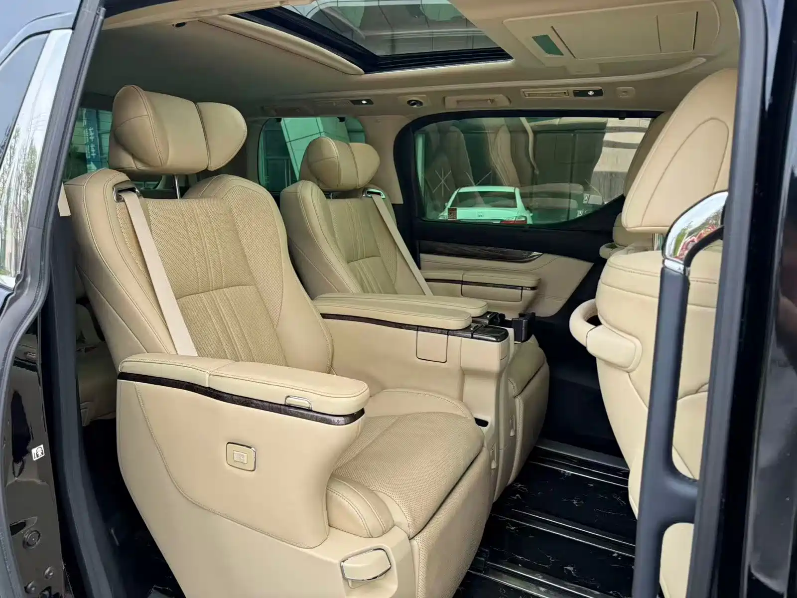 Фото 9 - Toyota Vellfire