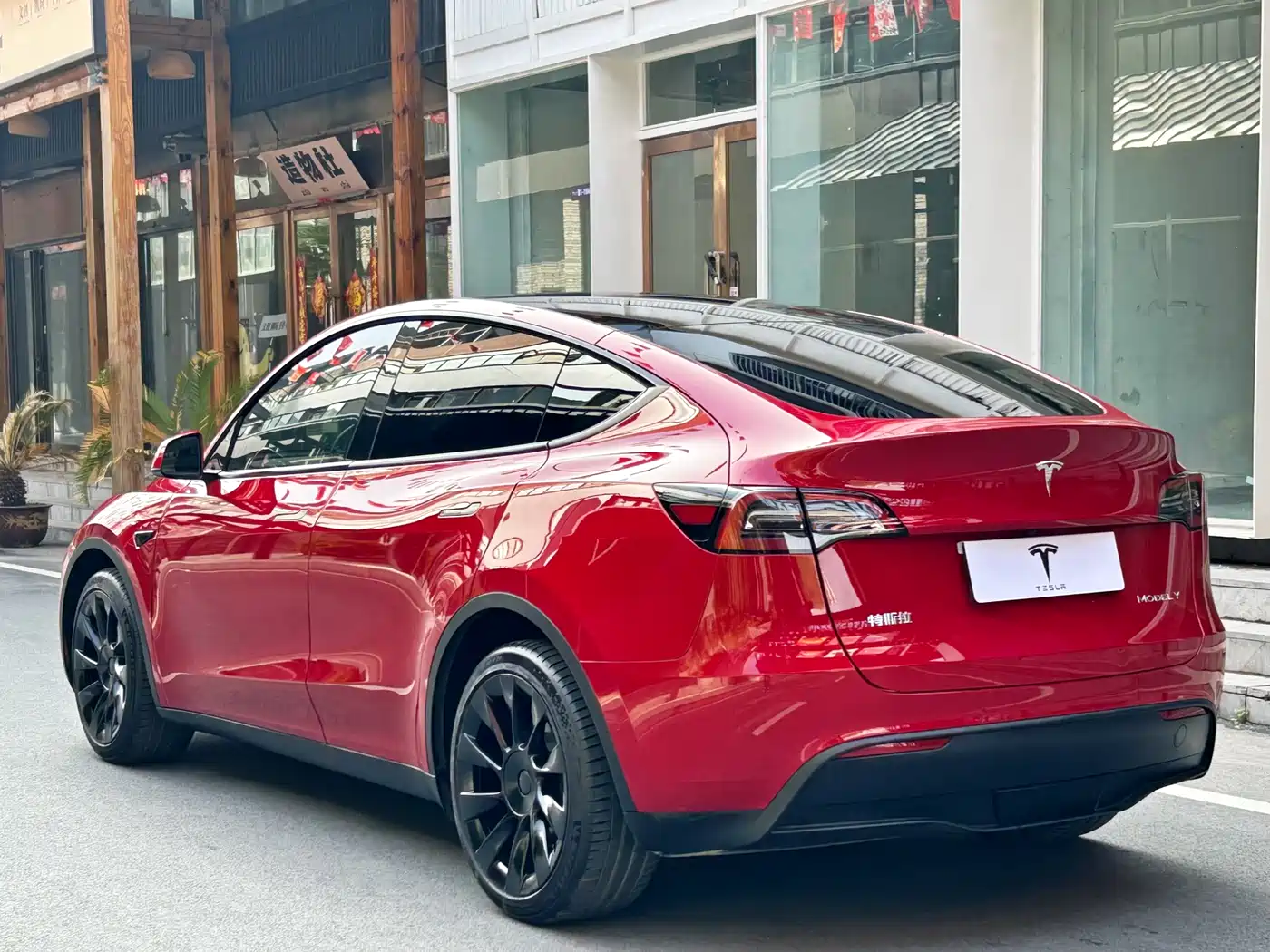 TESLA MODEL Y