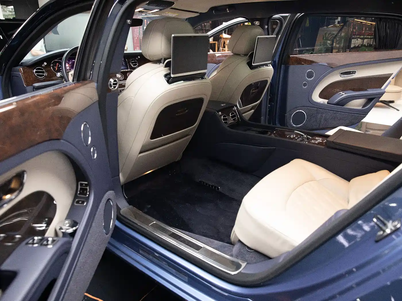 Bentley Mulsanne 2017 6.8T Long Wheelbase фото 16