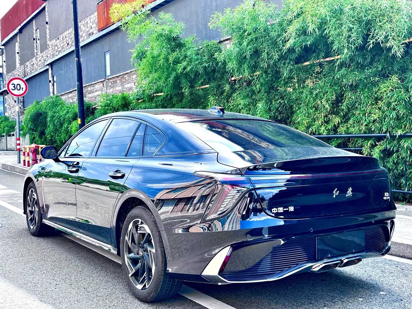 Hongqi H6 2026 2025 Model 2.0T Fashion Edition