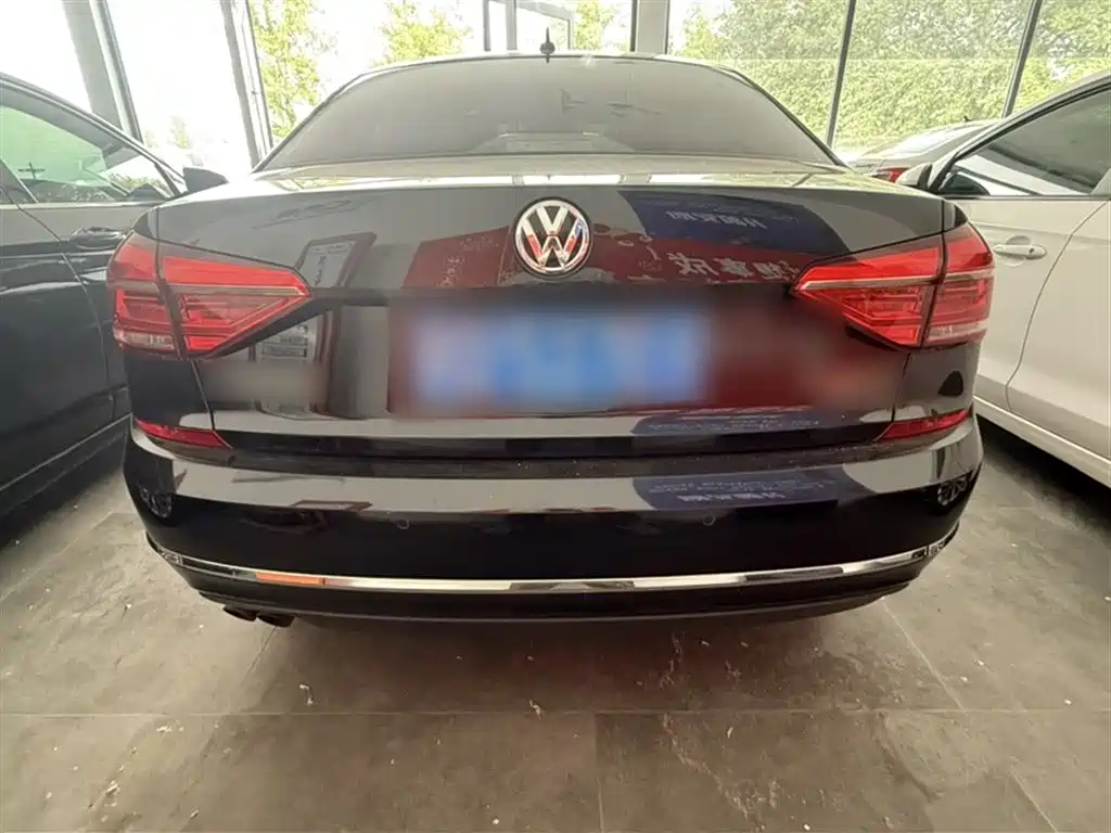Volkswagen Passat 2017 280TSI DSG Elegance фото 10