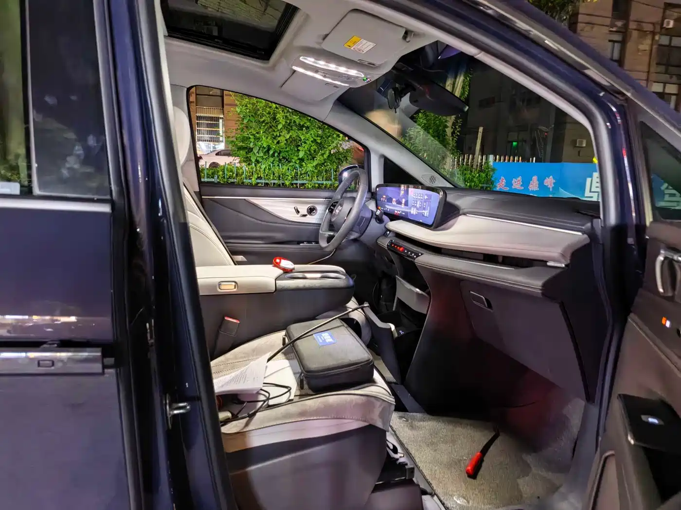 Photo 4 - Buick GL8