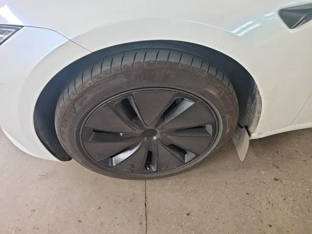 Фото 25 - Tesla Model 3