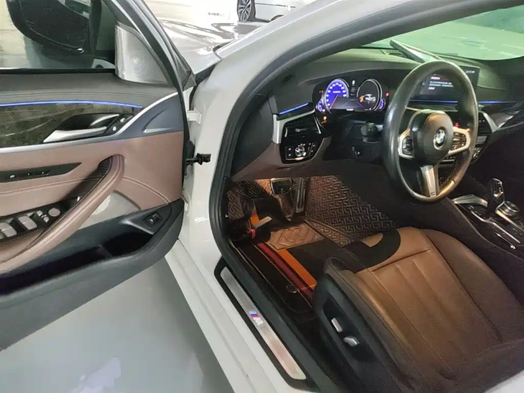 BMW 5 Series 2018 525Li M Sport Package фото 16