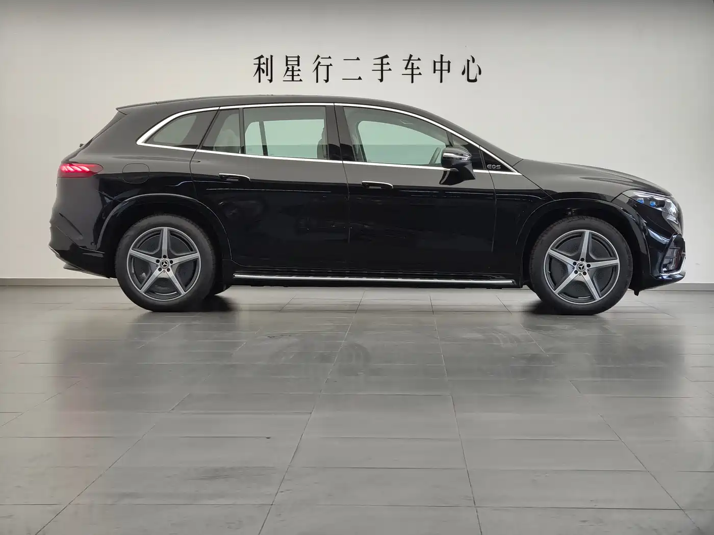 Mercedes-Benz EQS SUV 2025 Model 500 4MATIC фото 7