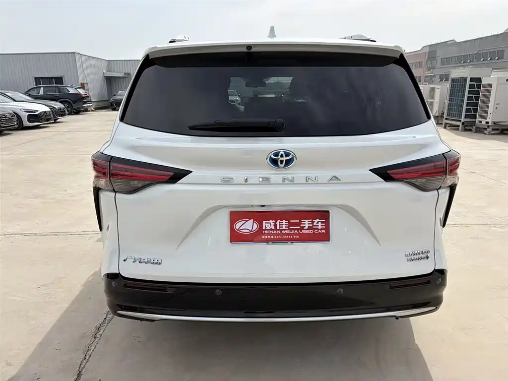 Toyota Sienna 2021 2.5L Hybrid Premium Edition фото 7