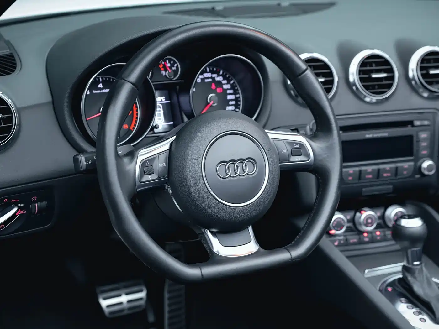 Audi TT 2013 TT Roadster 45 TFSI фото 9