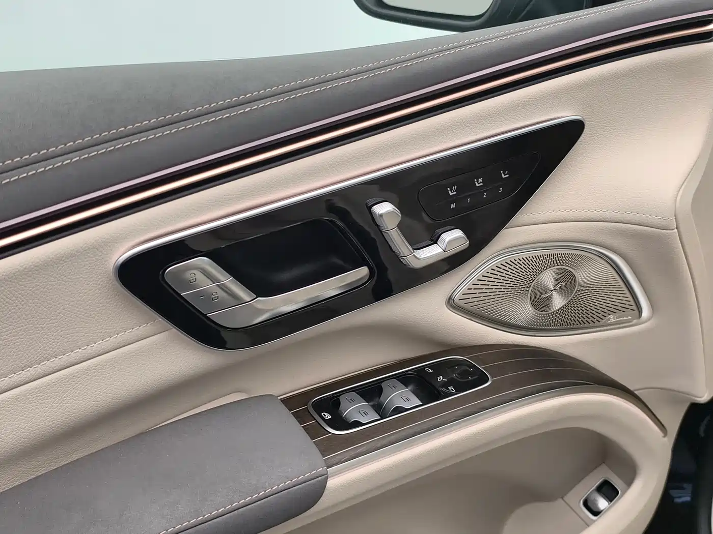 Mercedes-Benz EQS SUV 2025 Model 500 4MATIC фото 13