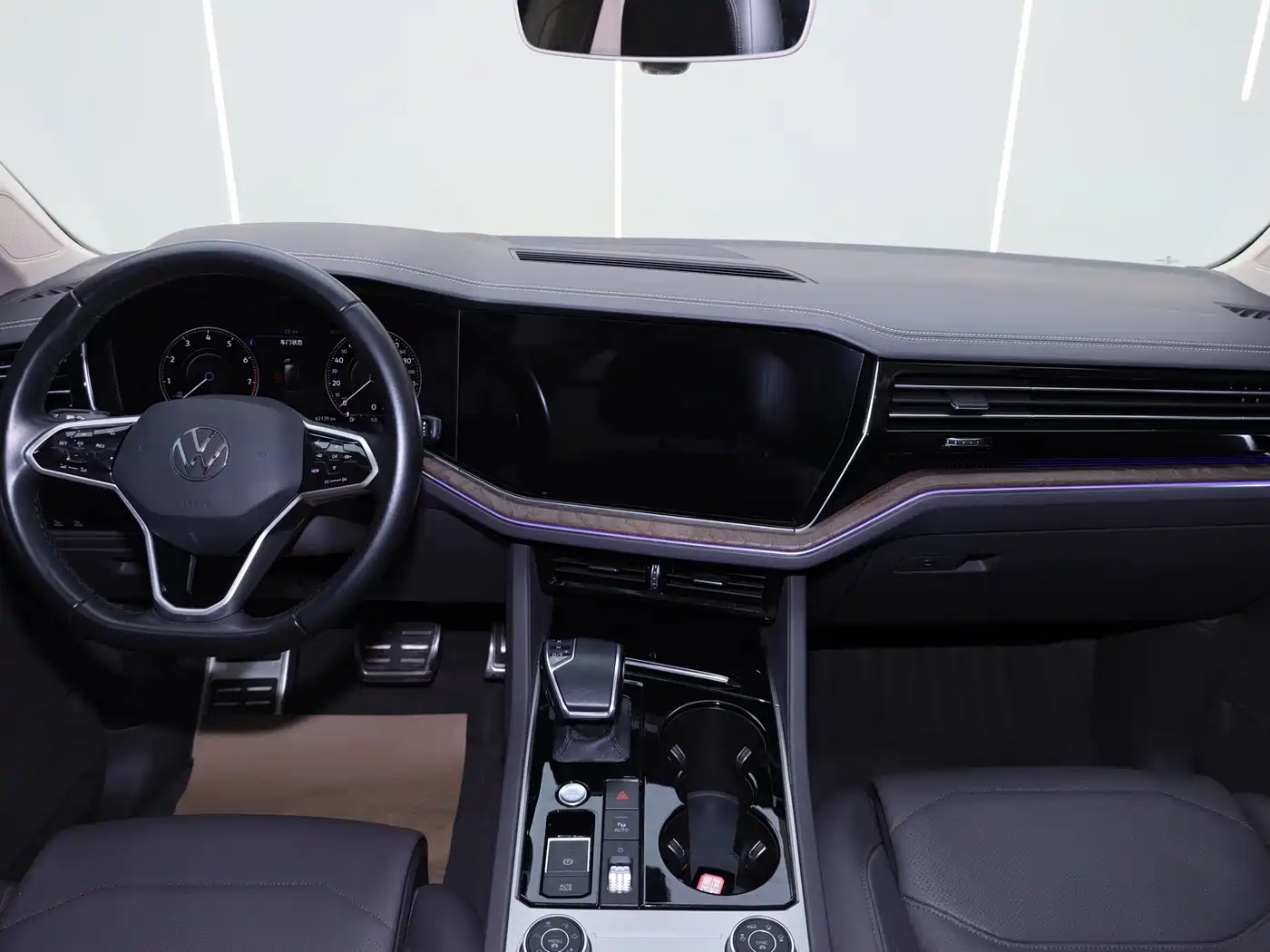 Volkswagen Touareg 2022 3.0TSI Rui Xiang Edition Gloss Black Sport Package фото 16