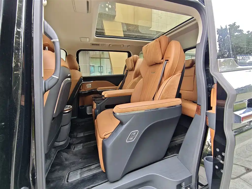 Hongqi HQ9 PHEV 2024 Model 2.0T AWD Luxury Edition фото 7