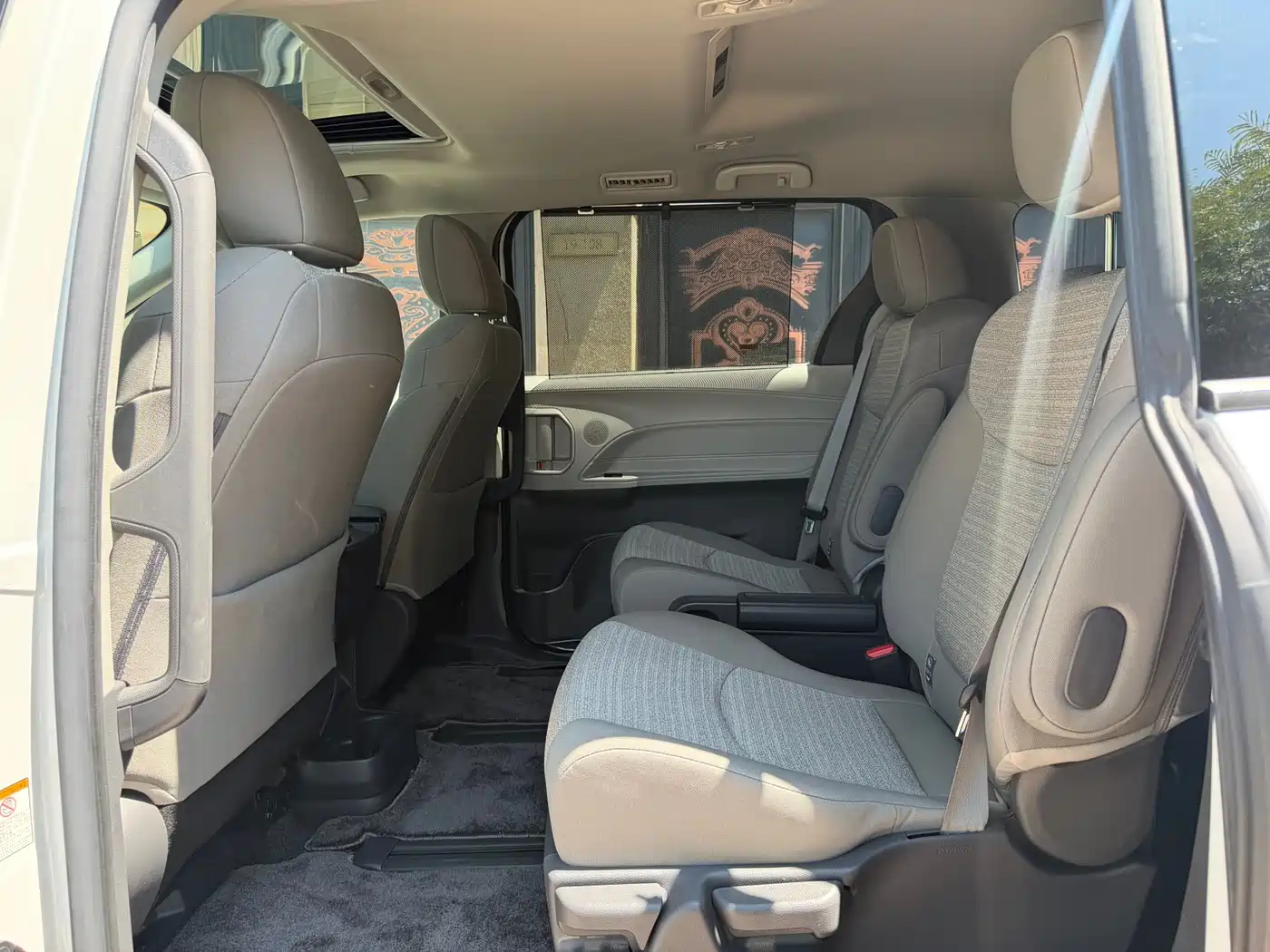 Toyota Sienna 2023 2.5L Hybrid Comfort Edition фото 6