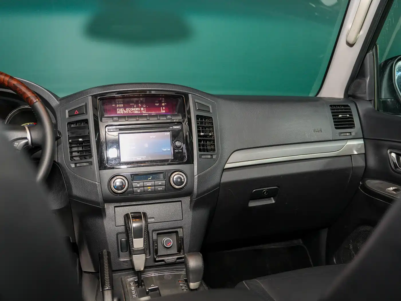 Mitsubishi Pajero (Import) 2010 3.0L Automatic Luxury Edition фото 27