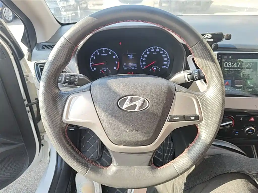 Hyundai Verna 2016 1.4L Manual Cool Edition GLS фото 11