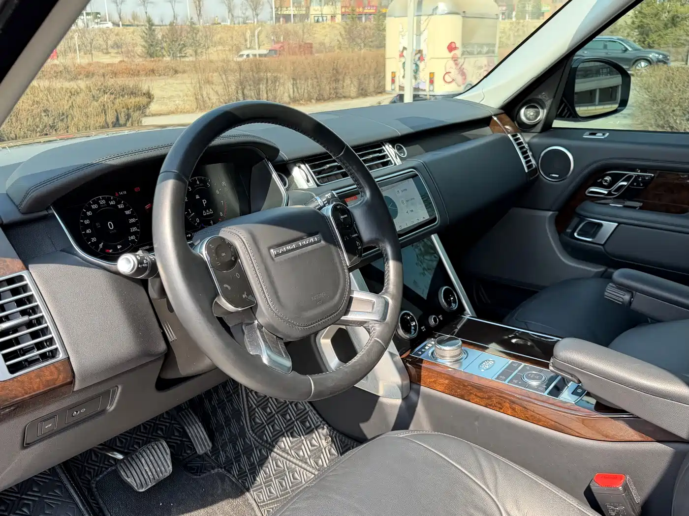Land Rover Range Rover 2022 3.0 L6 360PS Golden Age Edition фото 12