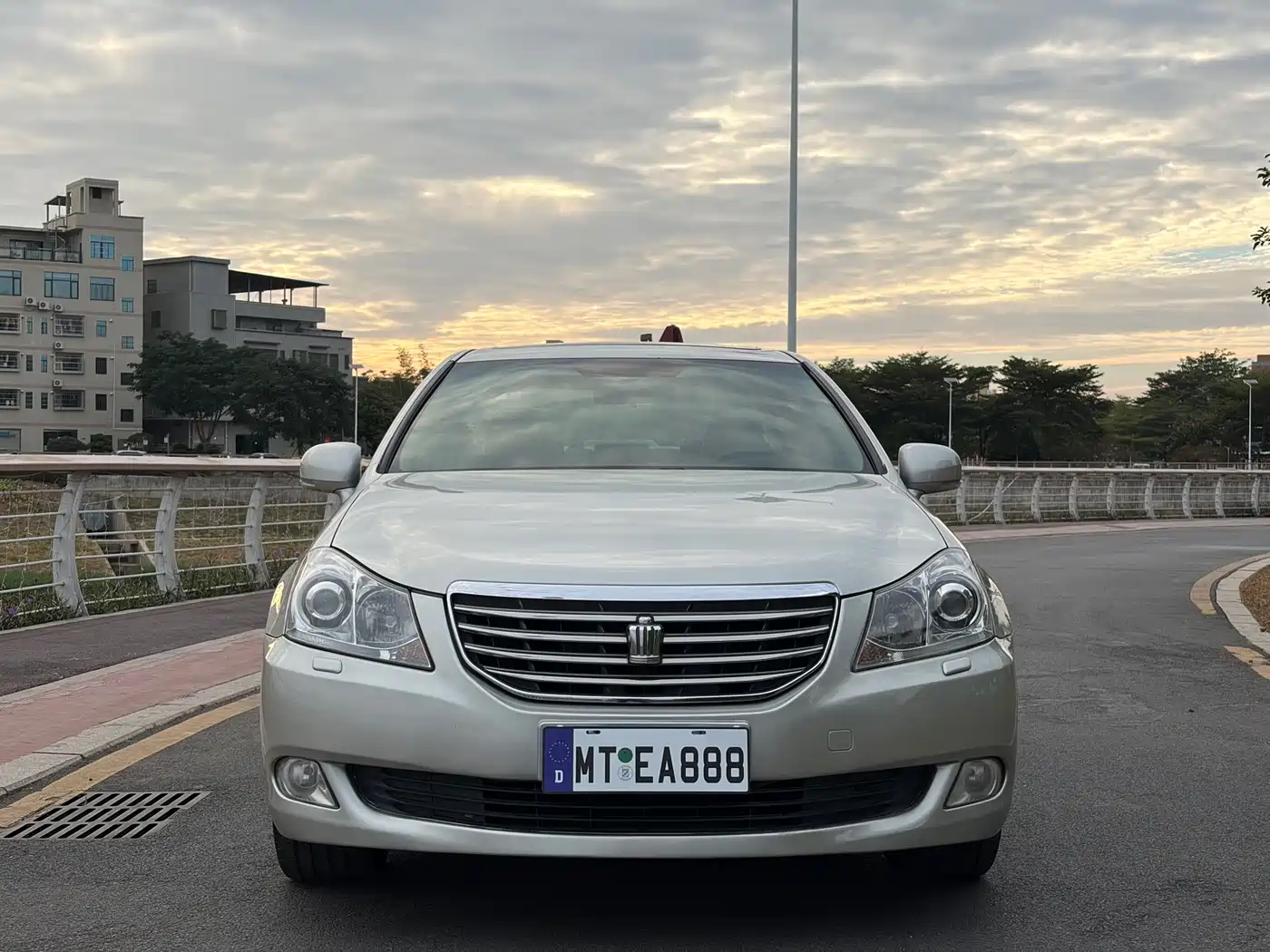 Toyota Crown 2010 3.0L Royal Saloon фото 2