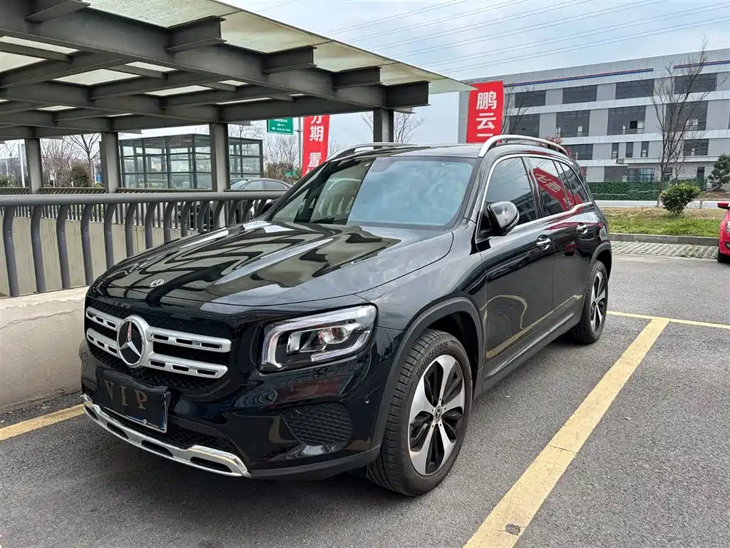 MERCEDES-BENZ GLB