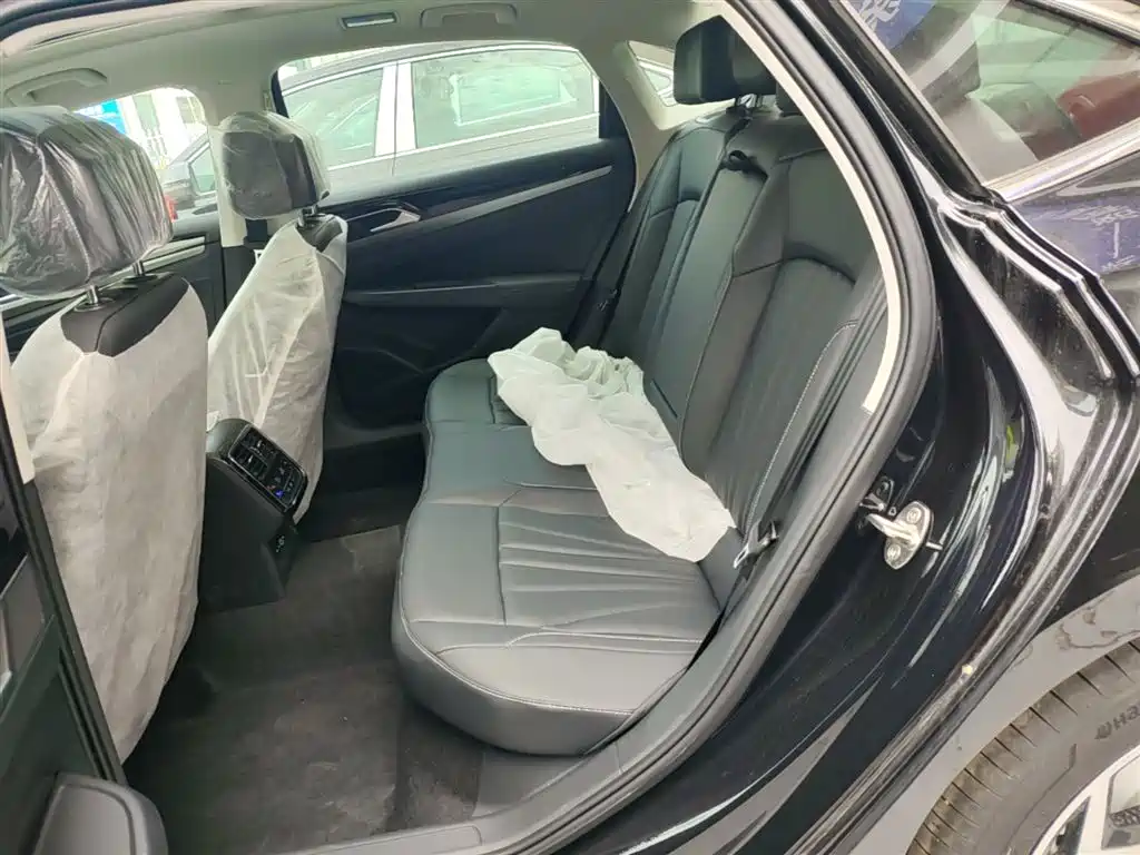 Volkswagen Passat 2026 Outstanding Edition 380TSI Starlight Dragon Soaring Version фото 17