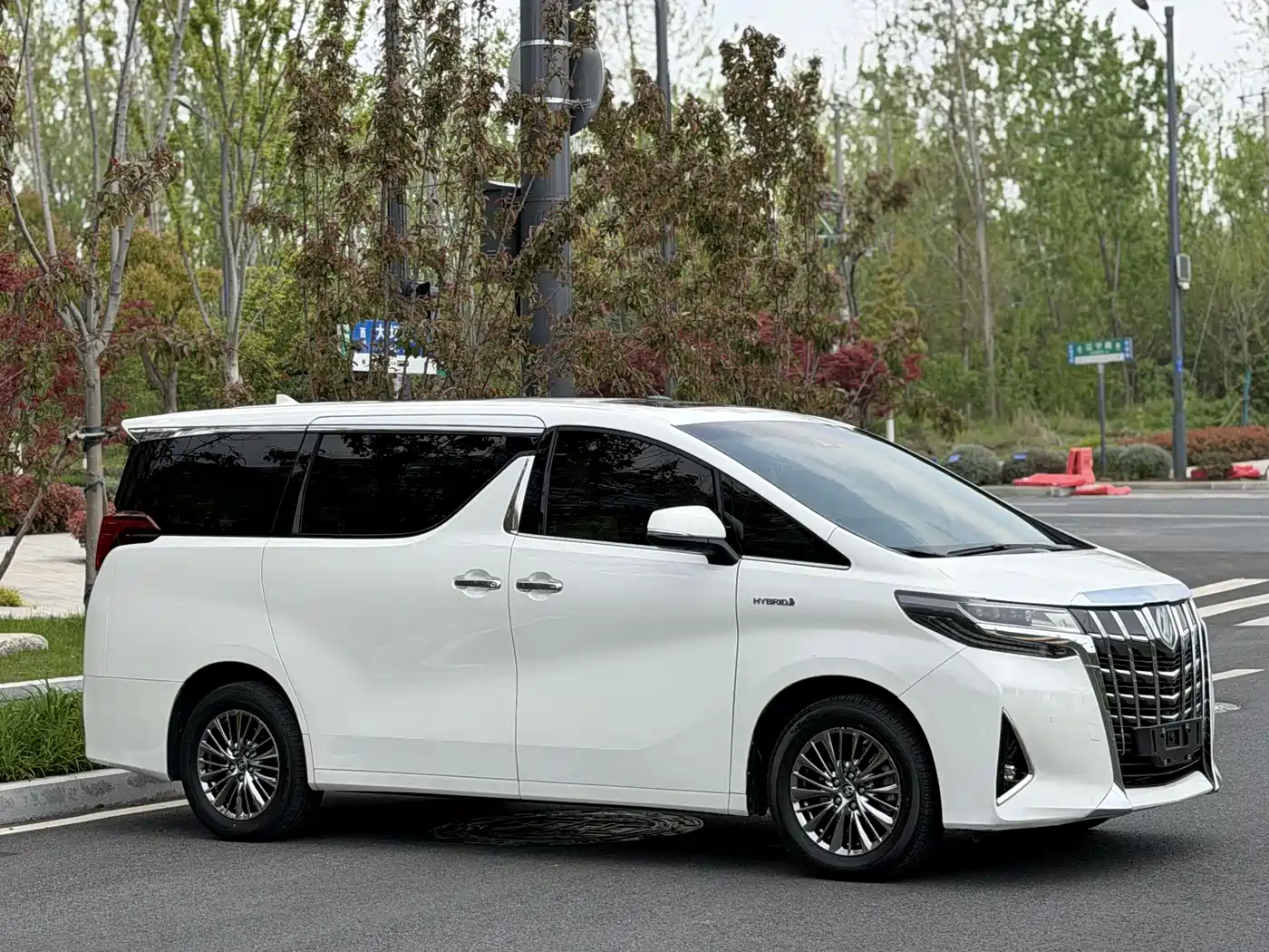 Toyota Alphard 2021 Hybrid 2.5L Luxury фото 3