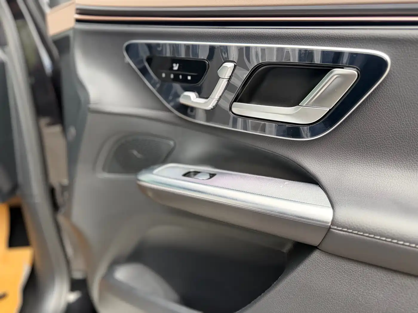 Mercedes-Benz EQE SUV 2024 500 4MATIC Luxury Edition фото 25