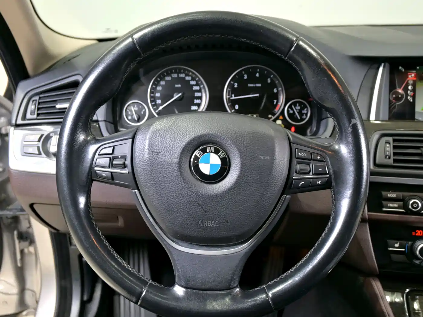BMW 5 Series 2014 525Li Luxury Design Package фото 14