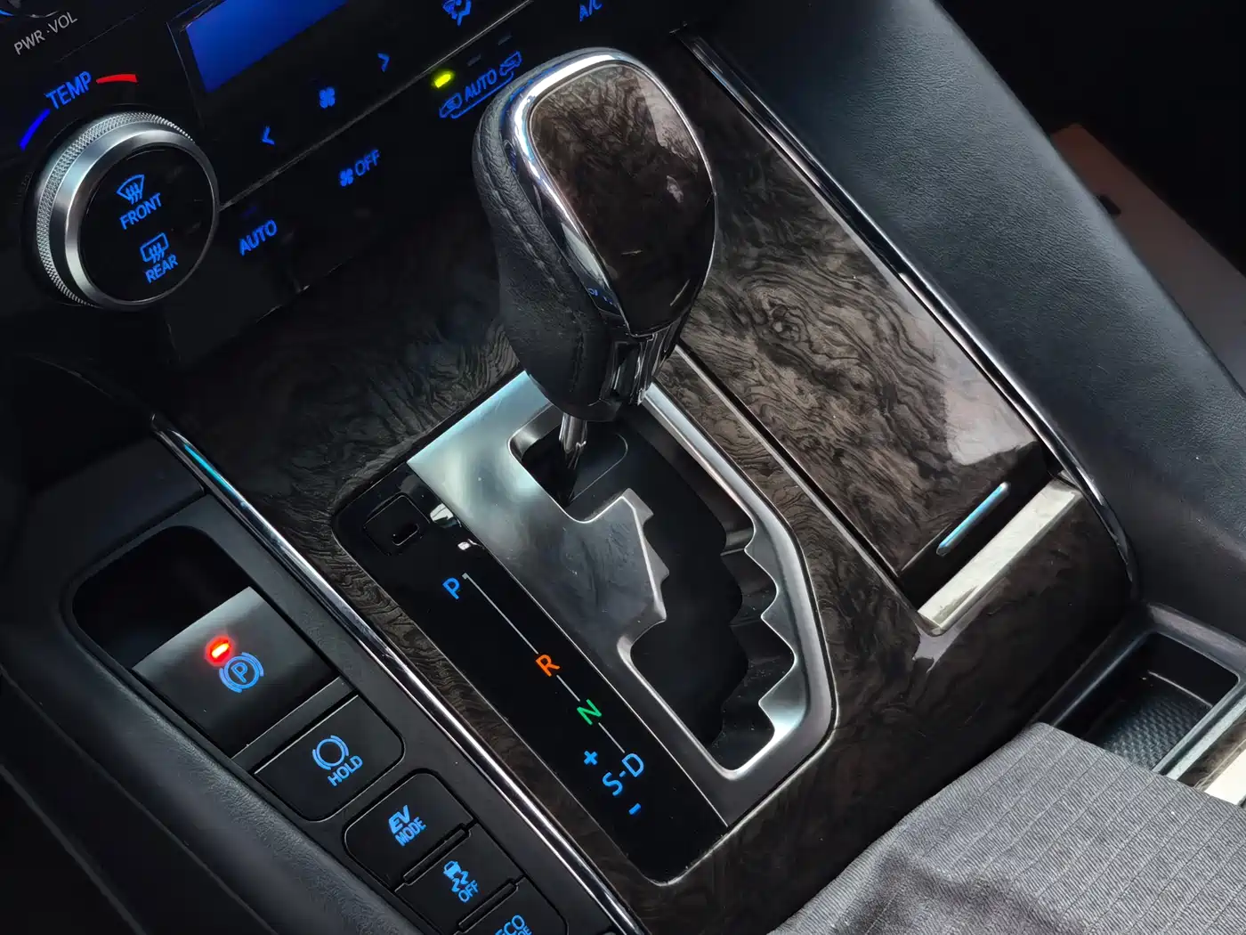 Toyota Alphard 2021 Hybrid 2.5L Ultimate фото 14