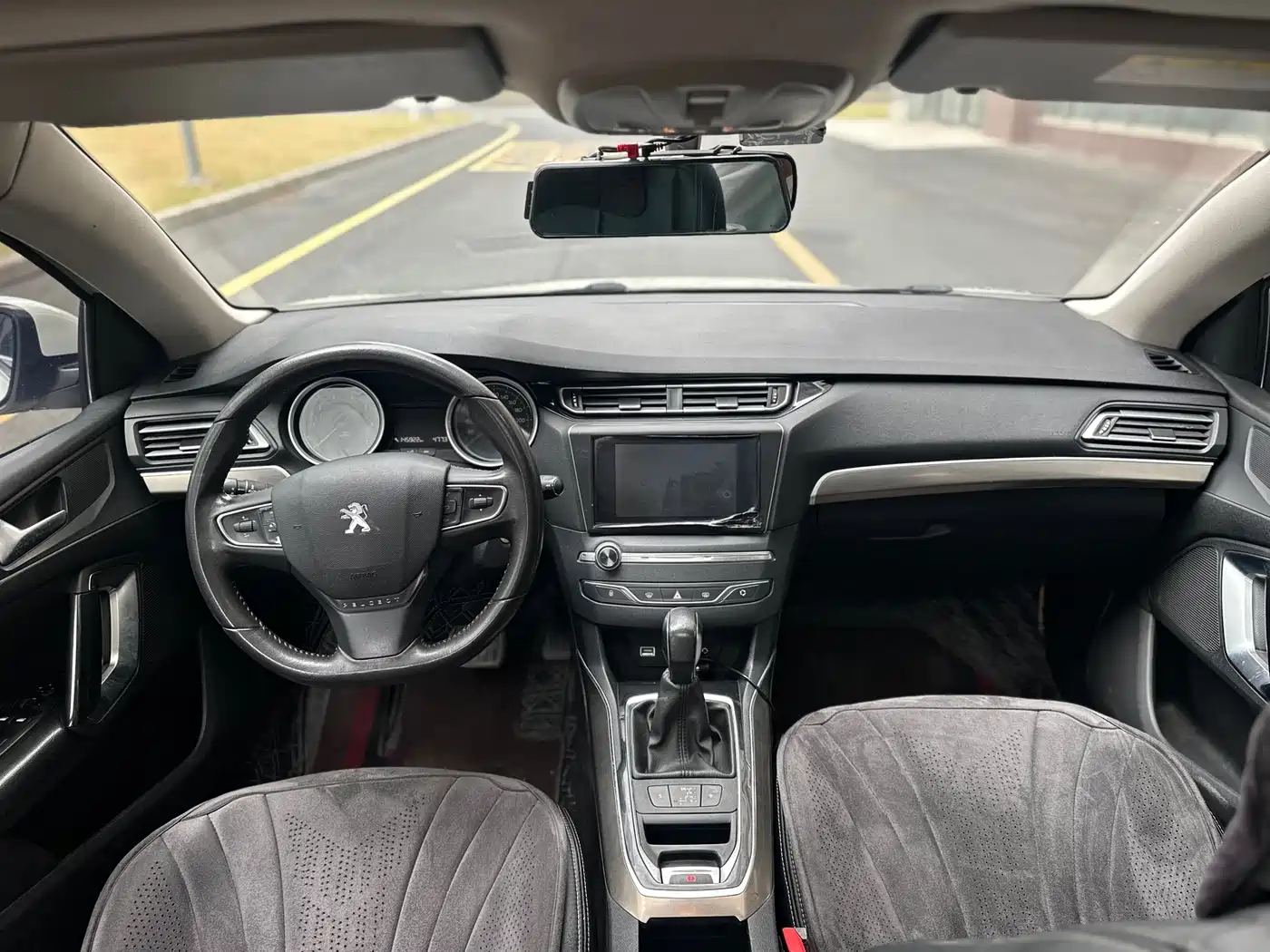 Peugeot 408 2015 Model 1.2T Automatic Luxury Edition фото 6