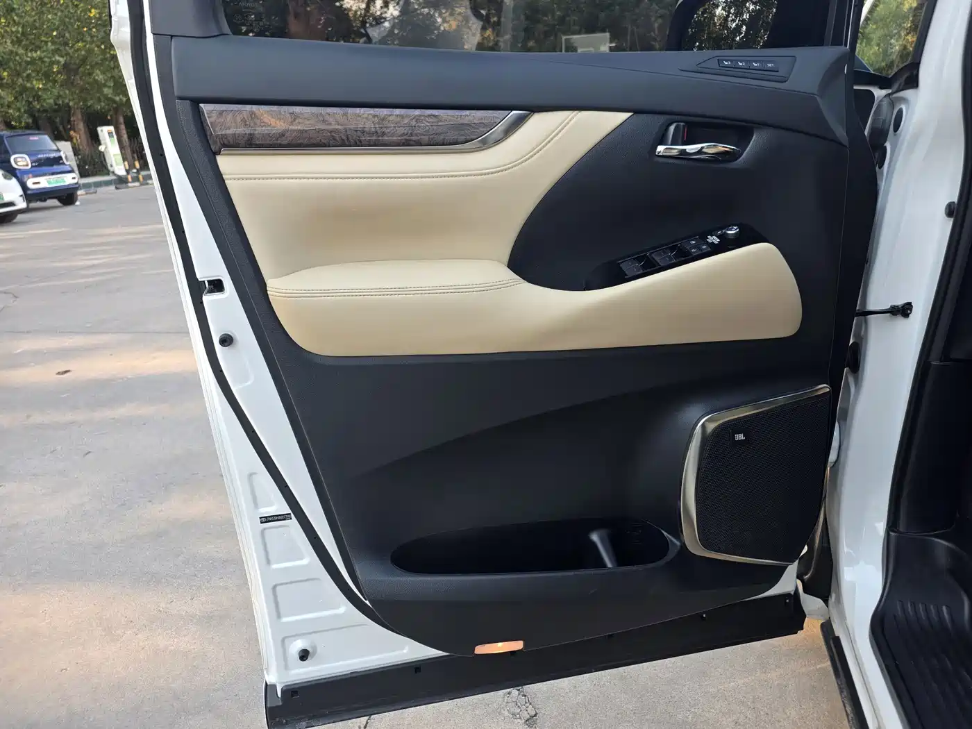 Toyota Vellfire 2023 2021 Crown Hybrid 2.5L HV Premium Edition