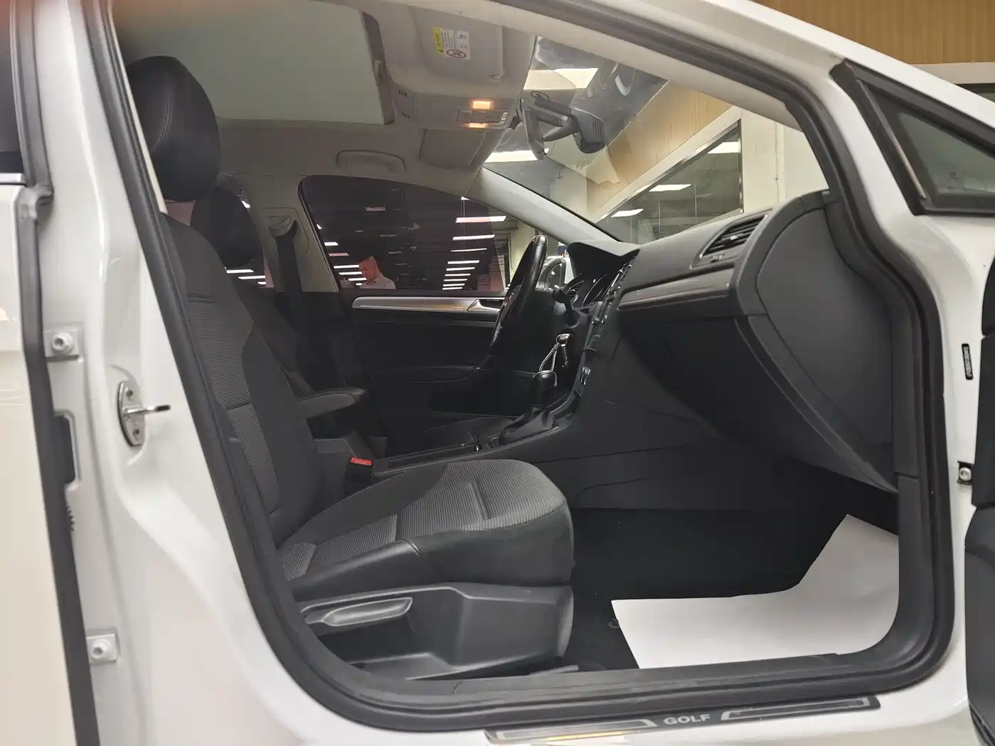 Volkswagen Golf 2018 230TSI Automatic Comfort фото 18