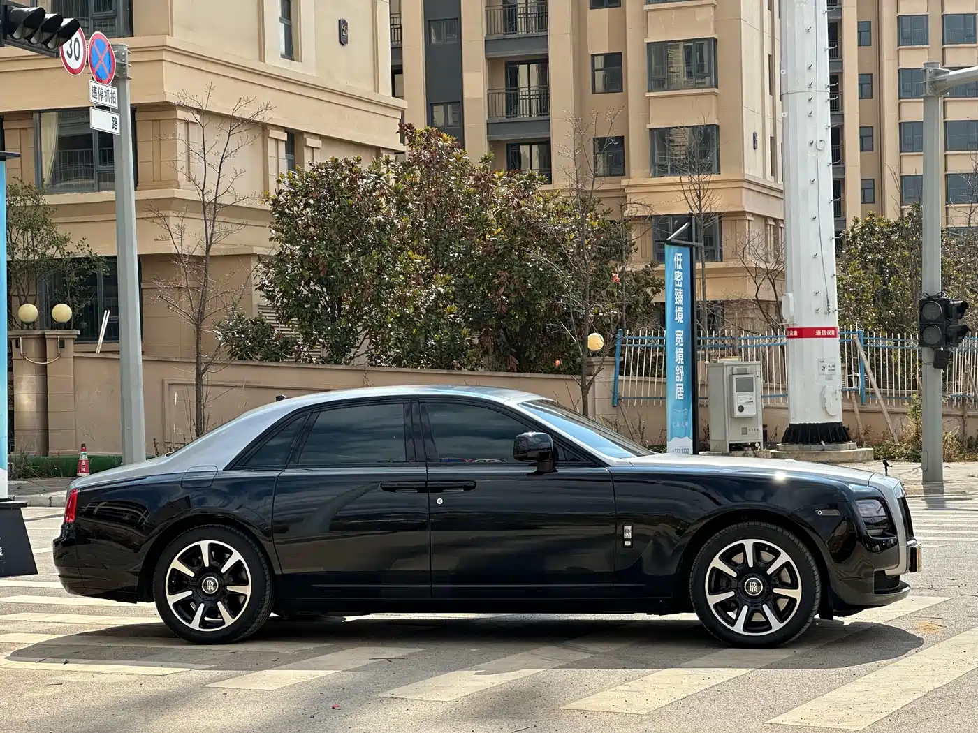 Rolls-Royce Ghost 2013 2010 Model 6.6T Standard