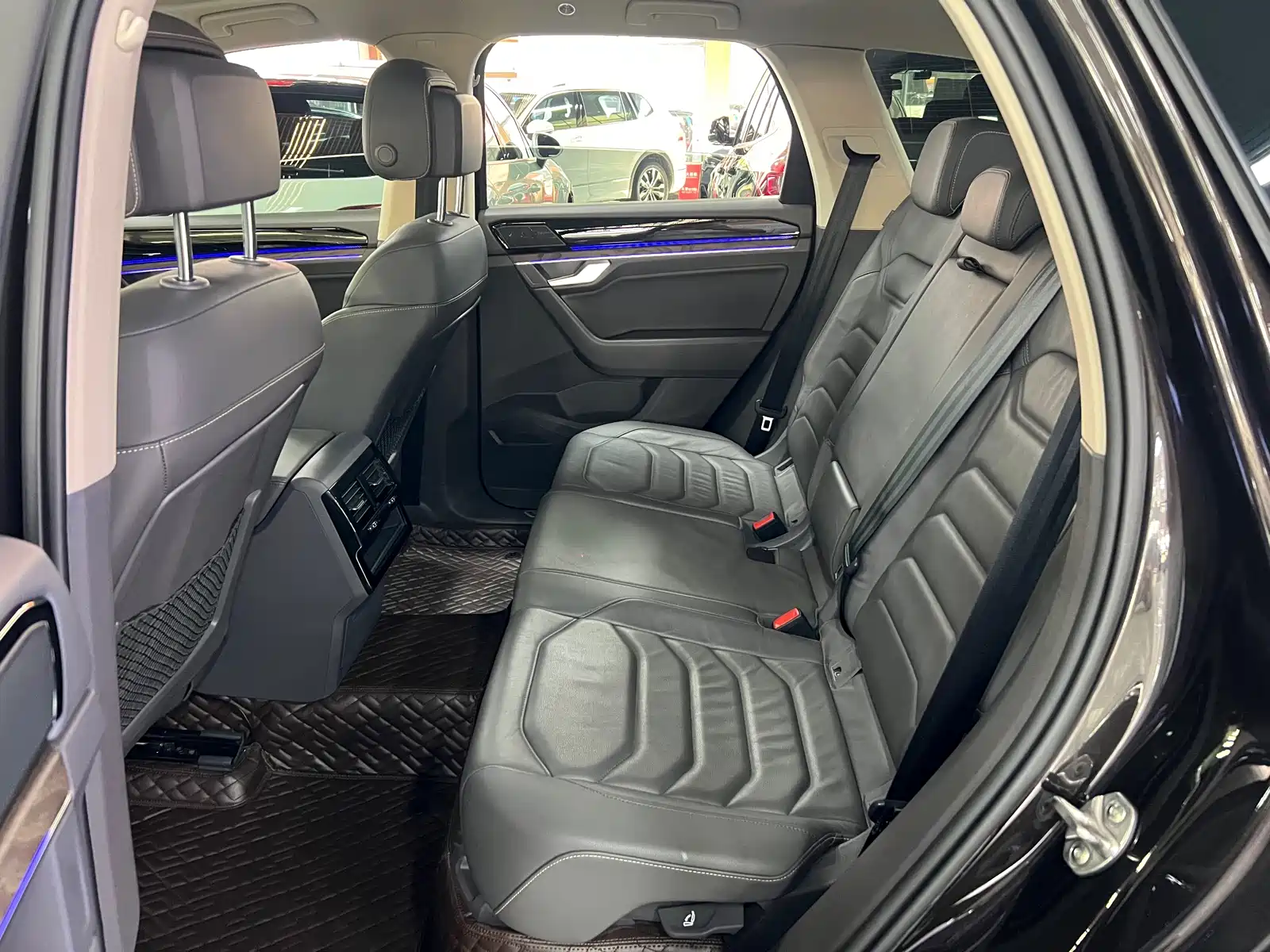 Фото 5 - Volkswagen Touareg