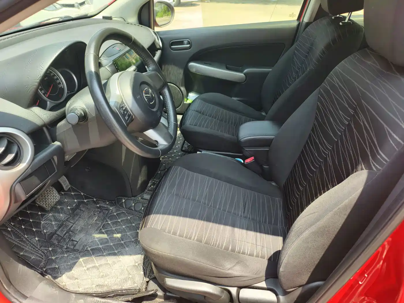 Mazda 2 2013 2012 Hatchback Dynamic 1.5L Automatic Value Edition