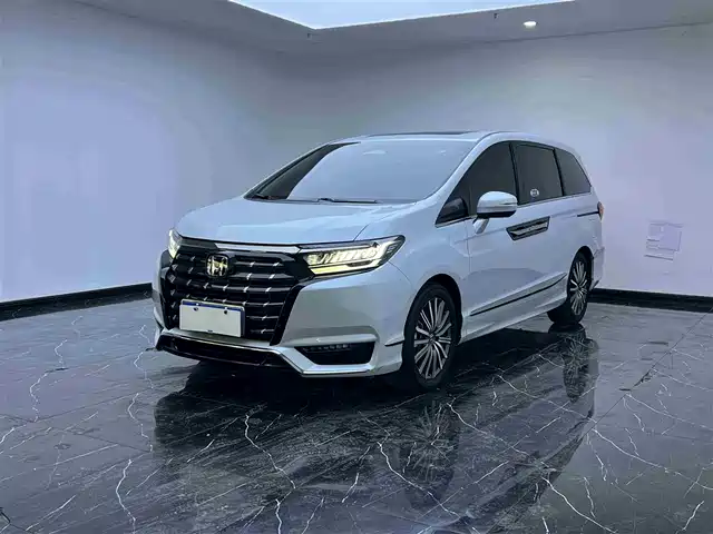 Honda Elysion 2.0L e:HEV, Люкс