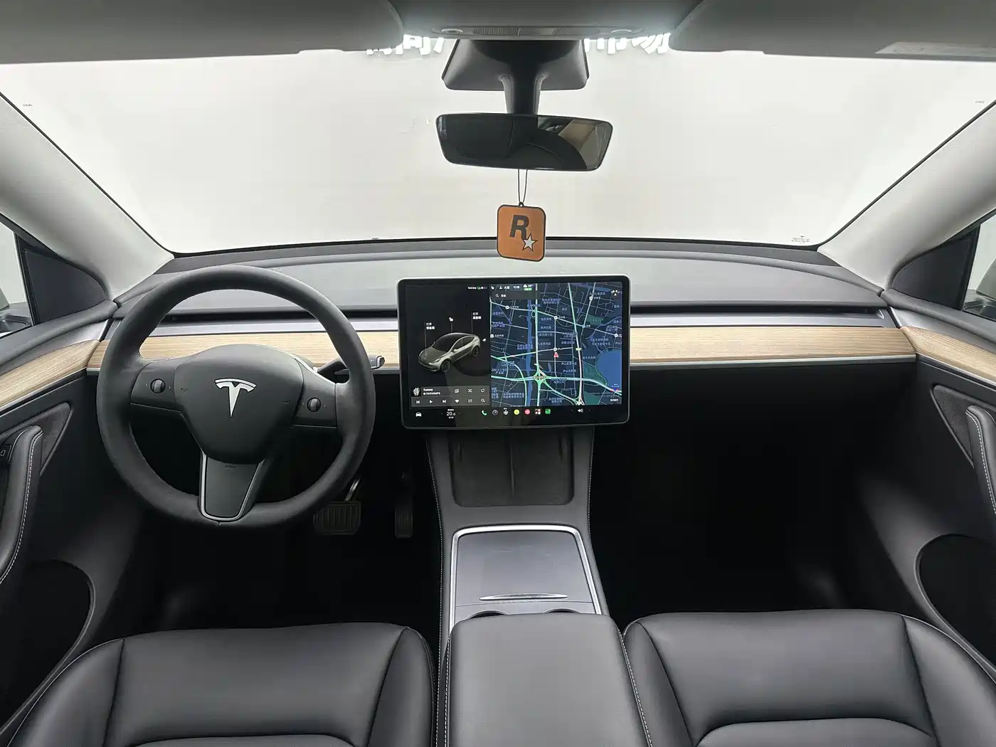 Фото 12 - Tesla Model Y