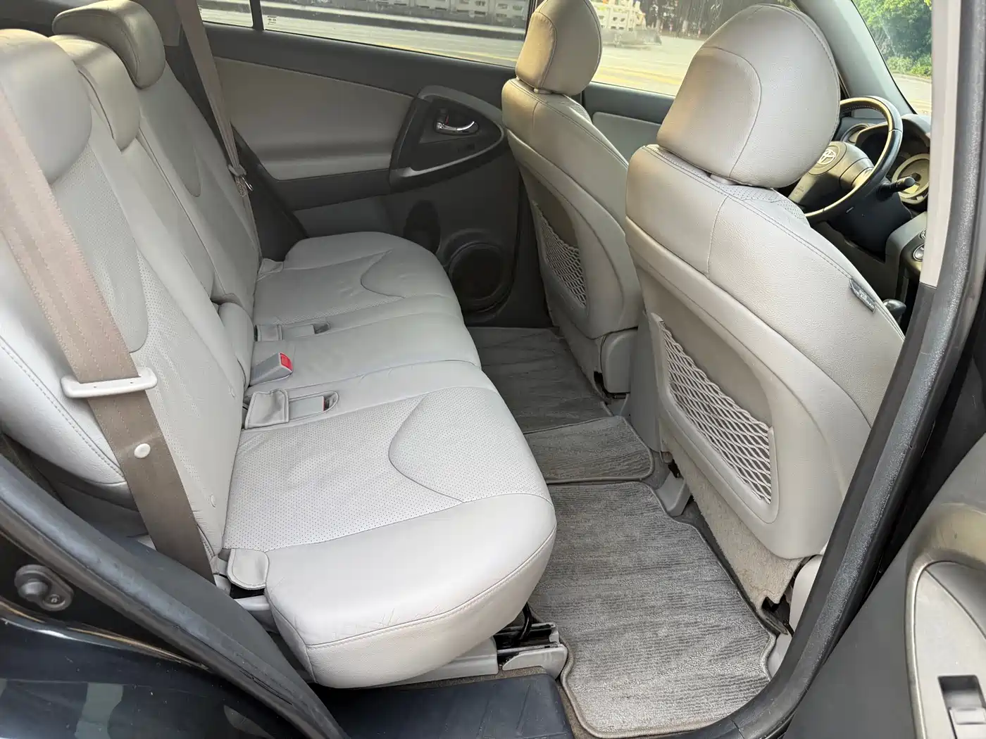 Toyota RAV4 Rongfang 2010 2.4L Automatic Luxury Upgrade Edition фото 16