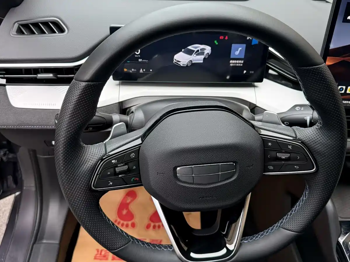 Фото 2 - Geely Preface