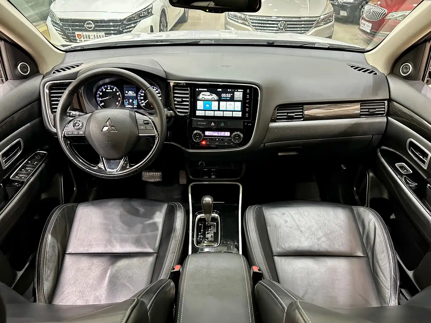 MITSUBISHI OUTLANDER