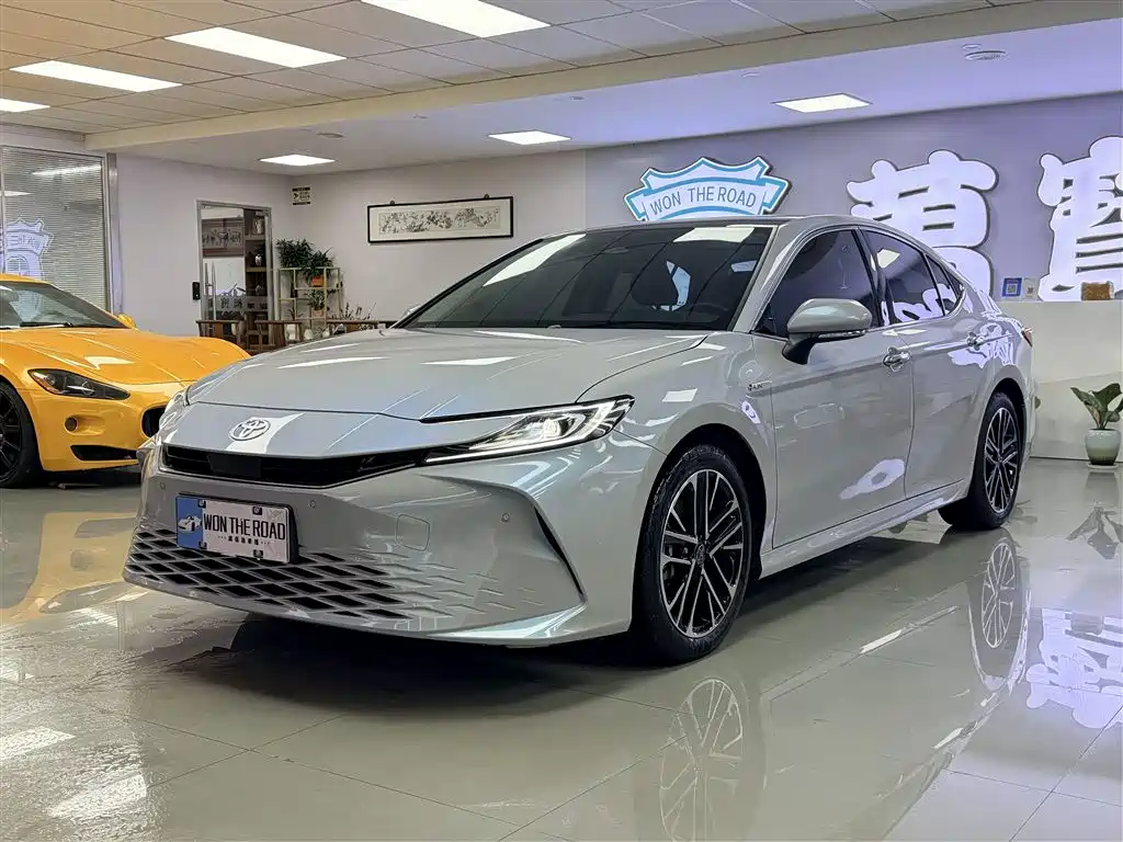 Toyota Camry 2024 Hybrid 2.0HG Premium Edition фото 8