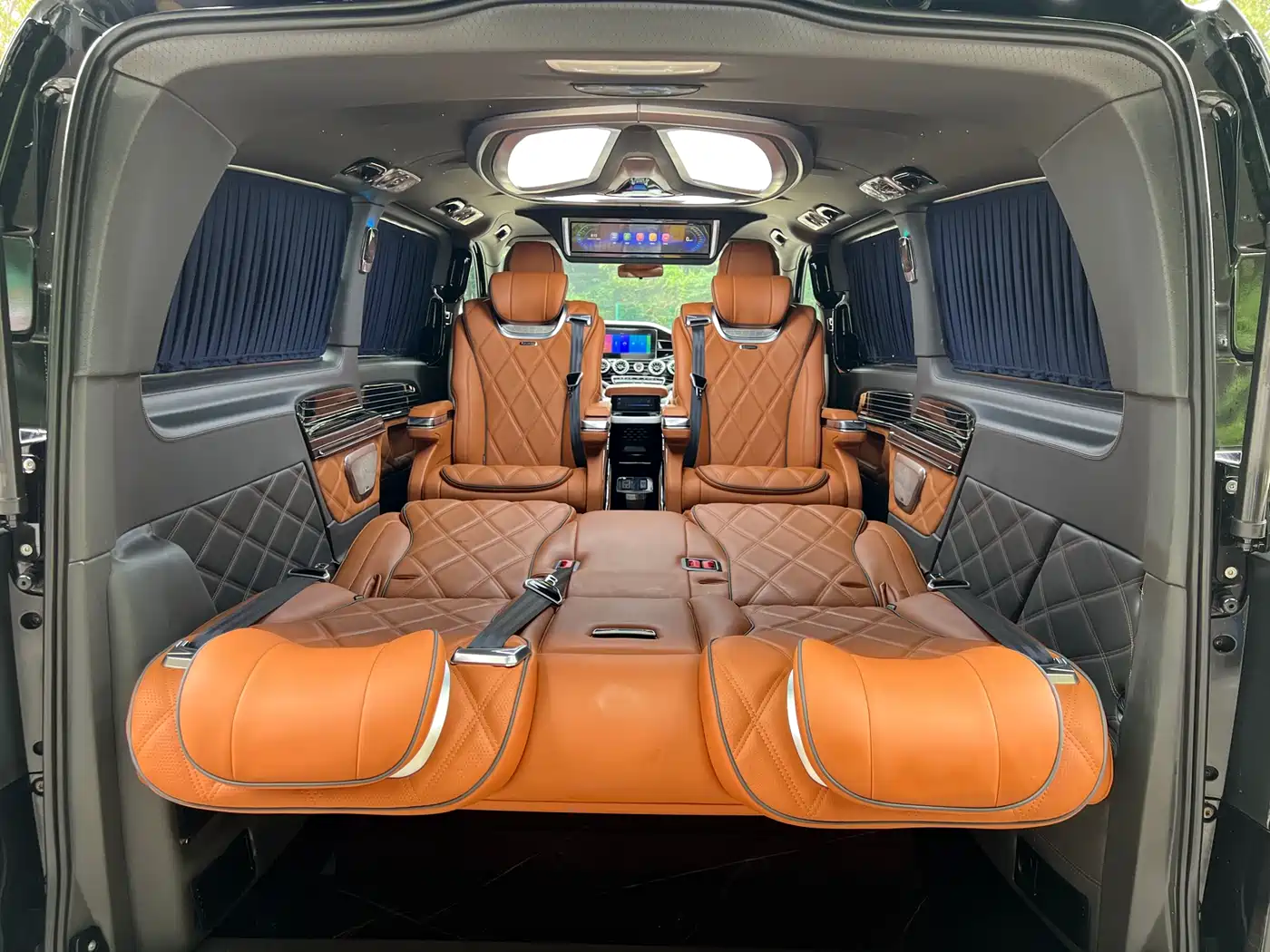 Mercedes-Benz Vito 2023 2.0T Business 7-Seater фото 19