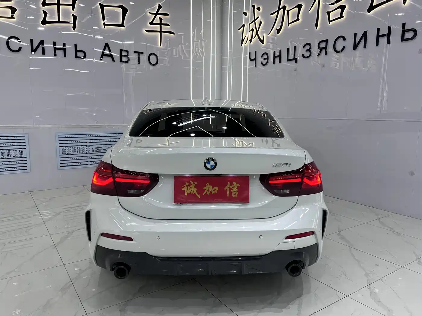 BMW 1 Series 2022 120i M Sport Shadow Edition фото 5